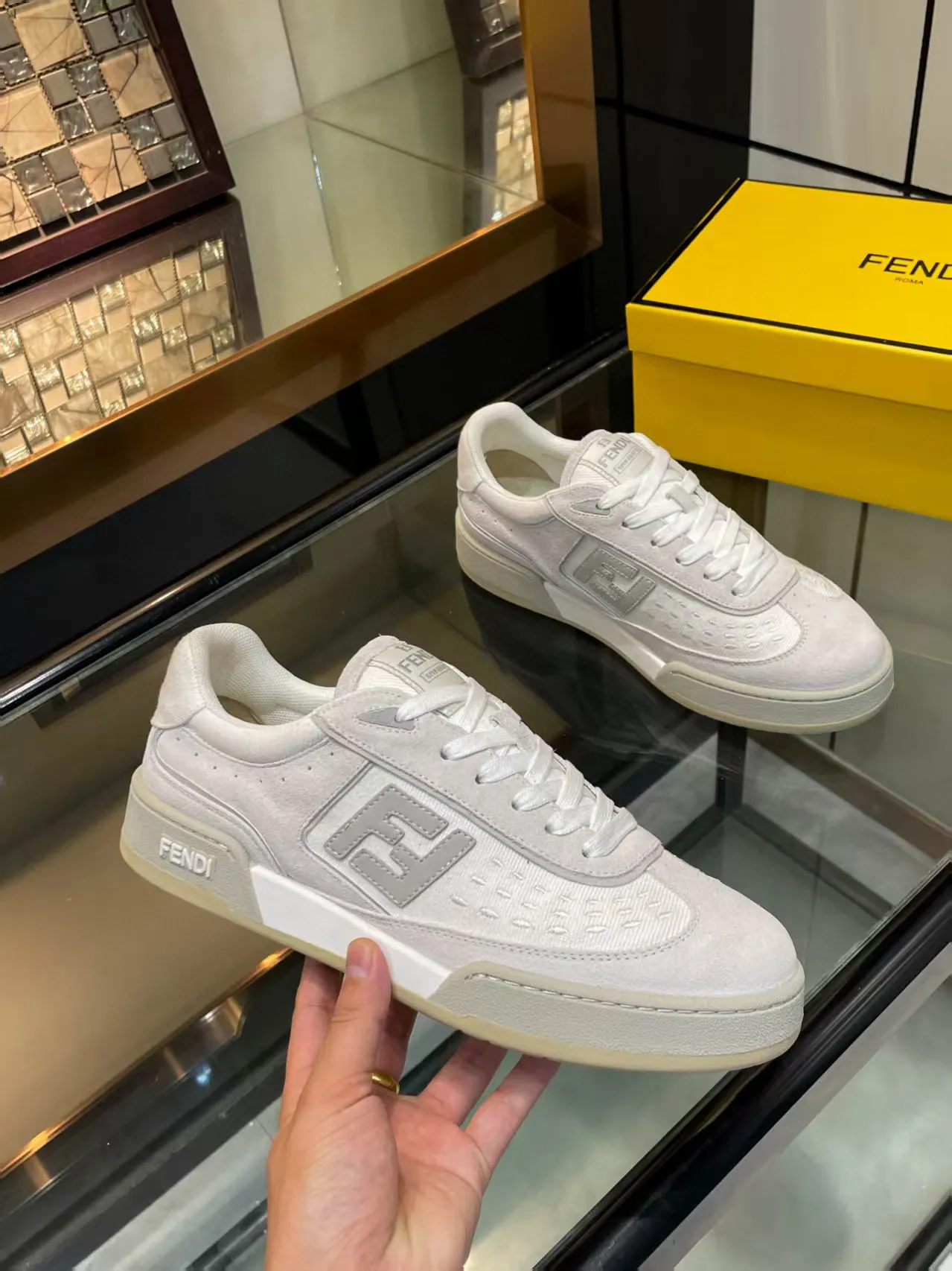 Factory price: 600💰Top version for couples Fendi 2025 New Year Hot Series [Couples👫Casual Sports Shoes] FD match Original Purchased One to One Reproduction The first sports shoe fendi match created by designer Kim Jones and Donkey Brand Trainer basketball sneakers, fresh blood injected with FF retro design Super good-looking and versatile, the upper is made of cowhide and cowhide splicing combination, with raised double F on the side The logo lining is made of terry velvet ✔️ Super soft on the feet, lightweight, comfortable to match with sweatshirts, Fabric: Cowhide ➕ Cow color matching, Outsole: Original open mold multi-color color matching sole, Packaging: Original full set of packaging, Size: Women's 35-40 / Men's 38-44, customized 45